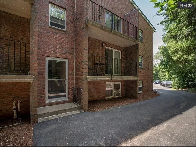 Building Photo - 153 Milk St