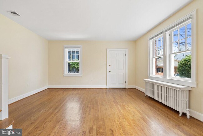 Building Photo - 117 W Cork St