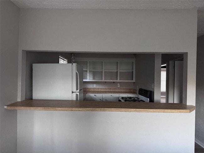 Building Photo - 600 St Lawrence River Rd