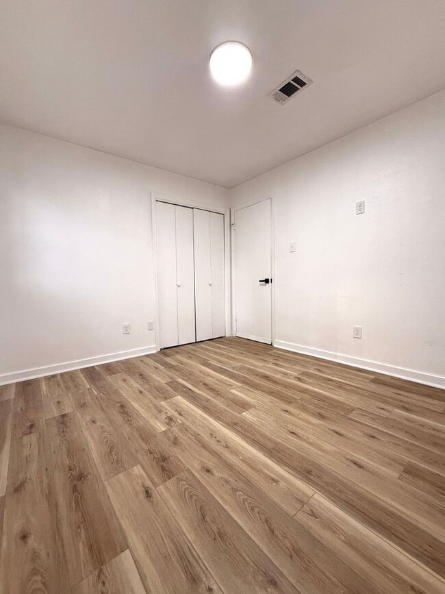 Building Photo - Beautiful House for Rent