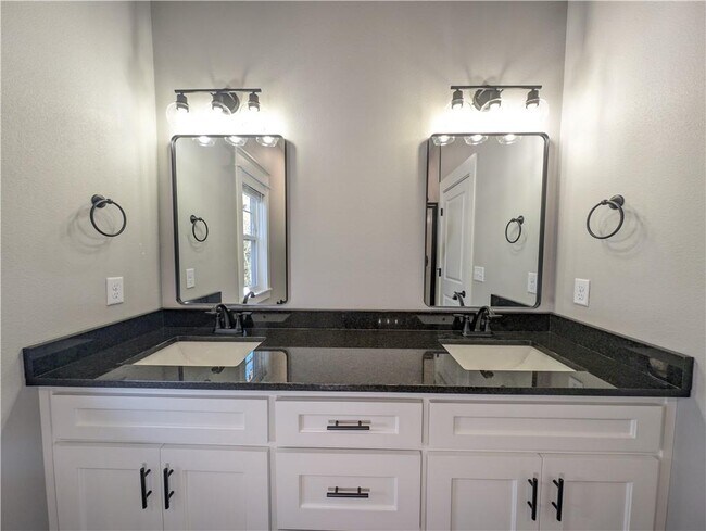 Building Photo - 9 Langholm Cir