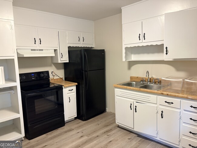 Building Photo - 407 Fayetteville Rd