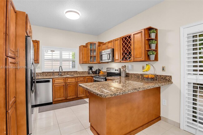 Building Photo - 9904 SW 117th Pl