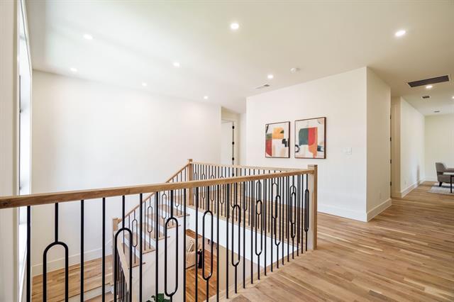 Building Photo - 5836 Kenwood Ave