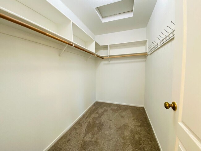 Building Photo - Lovely Galt Home