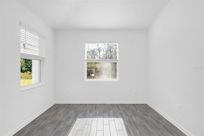 Building Photo - 6306 Lakepine St