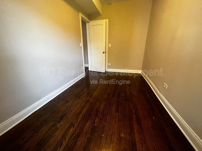 Building Photo - 6031 S Eberhart Ave