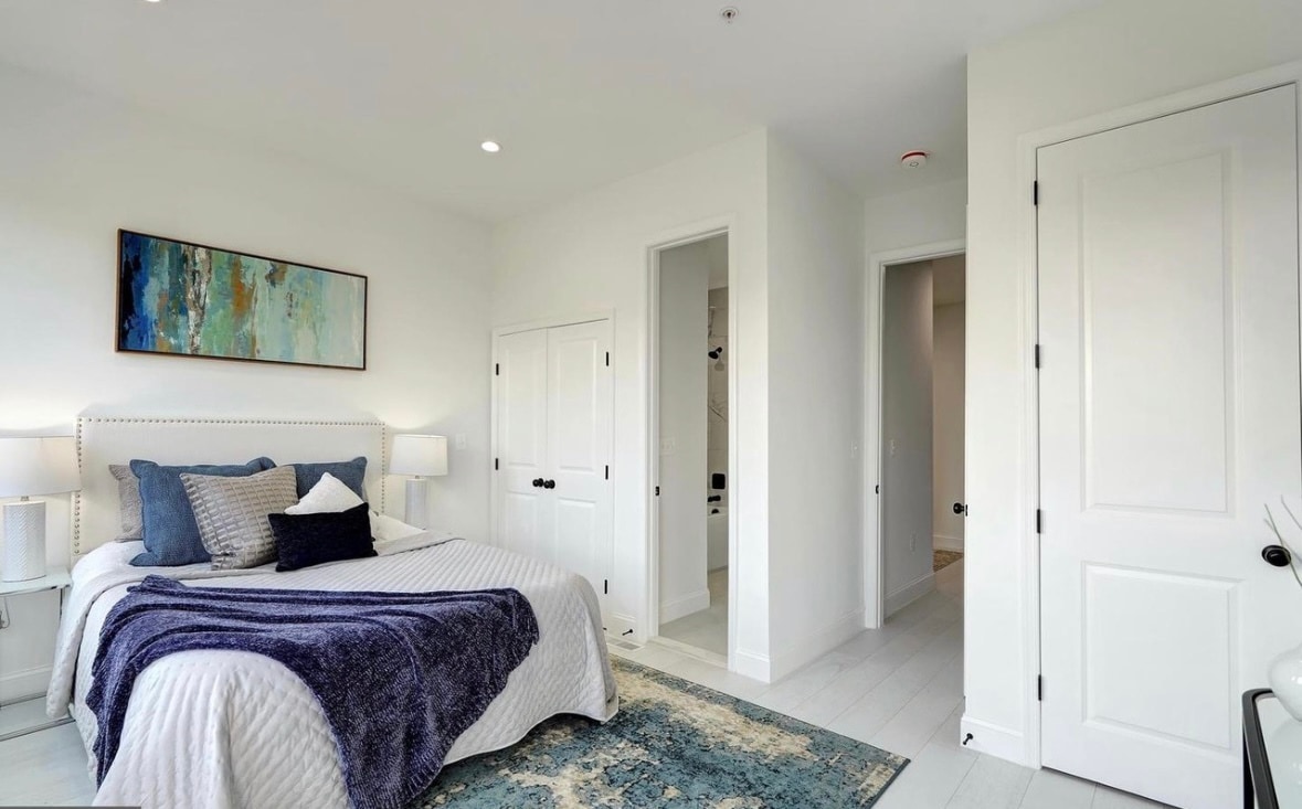 Building Photo - 638 Franklin St NE