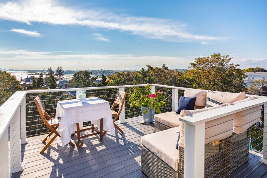 Building Photo - 27 Blaney St