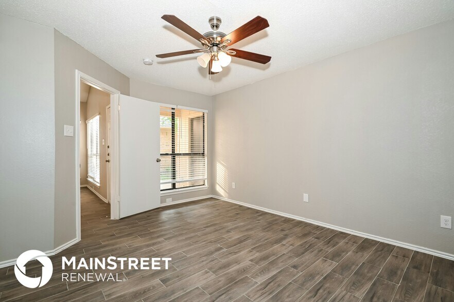 Building Photo - 1820 Alameda Dr