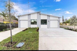 Building Photo - 6140 SW 39th St