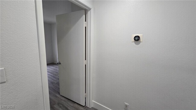 Building Photo - 5205 El Castano Ave