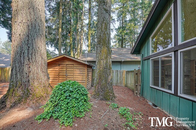 Building Photo - 3841 SE Madsen Ct