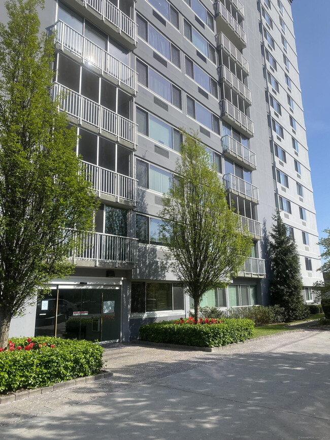 Building Photo - 1 Strawberry Hill Ave