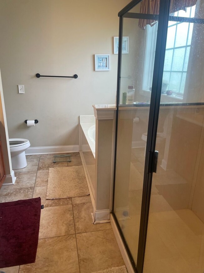 Building Photo - 670 Uniola Dr