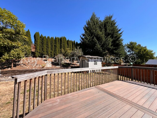 Building Photo - Large Updated 3 bed 3 bath in Camas!