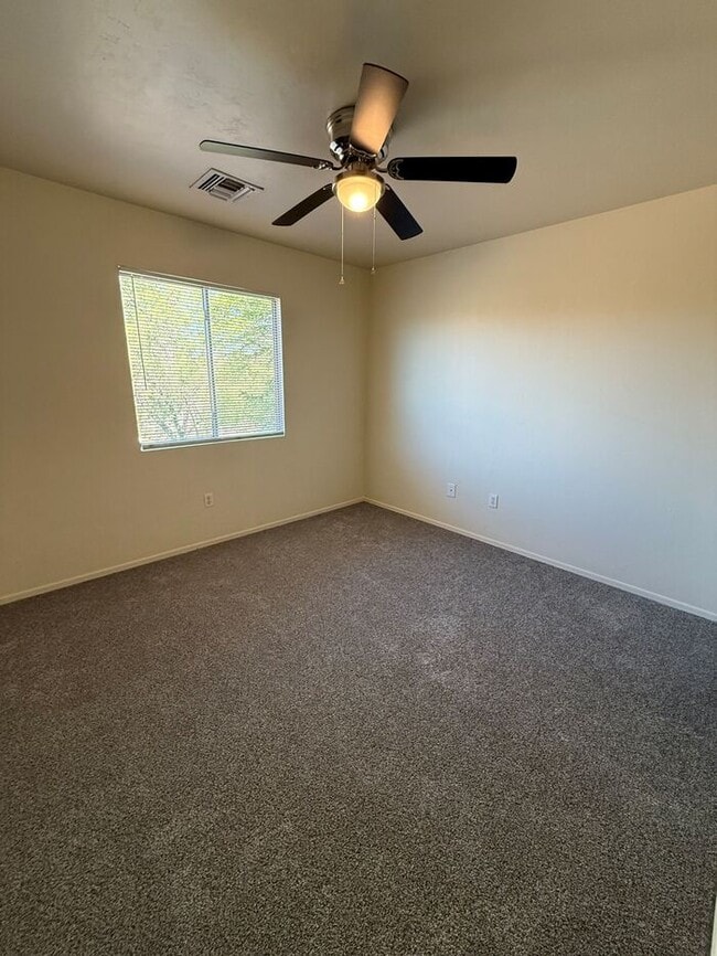 Building Photo - House For Rent
