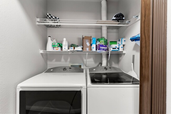 Building Photo - Single Story 3 Bedroom Home with 2 Patios and Community Amenities In Henderson