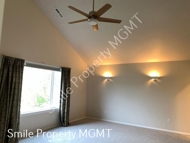 Building Photo - A beautiful 2-story single house in Clackamas.