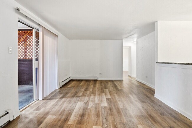 Building Photo - $1,520.95 - 2 bed, 1 bath updated ground floor Condo in Lakewood with In Unit Laundry
