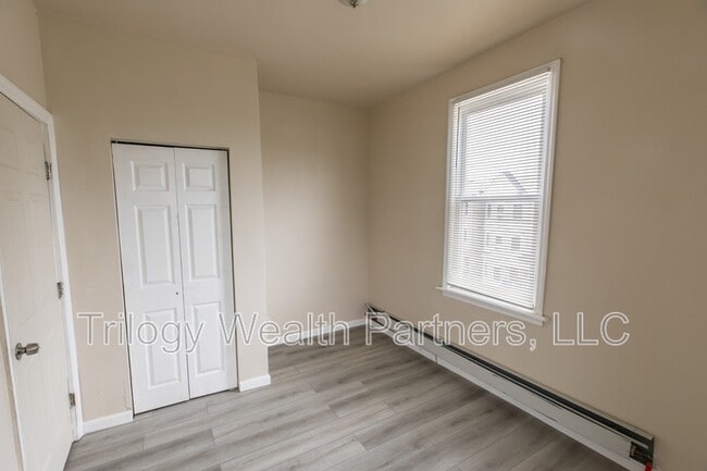 Building Photo - 154 Taylor St