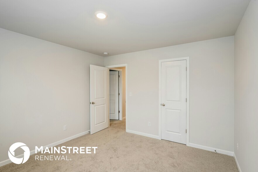 Building Photo - 2306 Curbow Dr