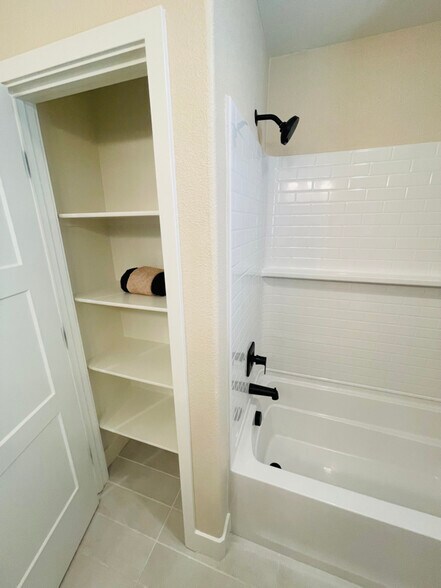 Building Photo - 1533 Blackfish Wy