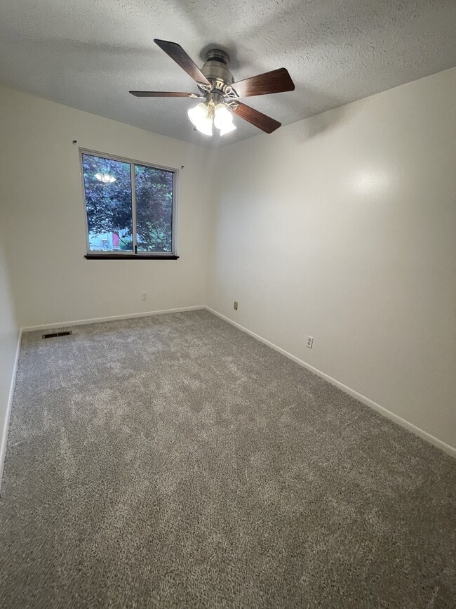 Building Photo - 2177 Woodleaf Ct