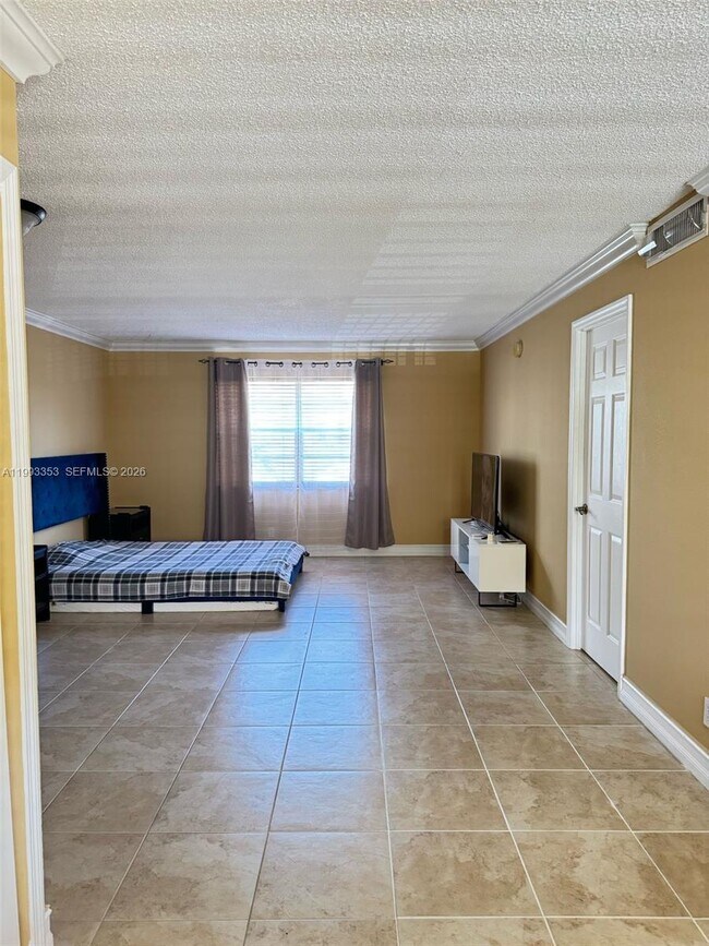 Building Photo - 1300 Moffett St