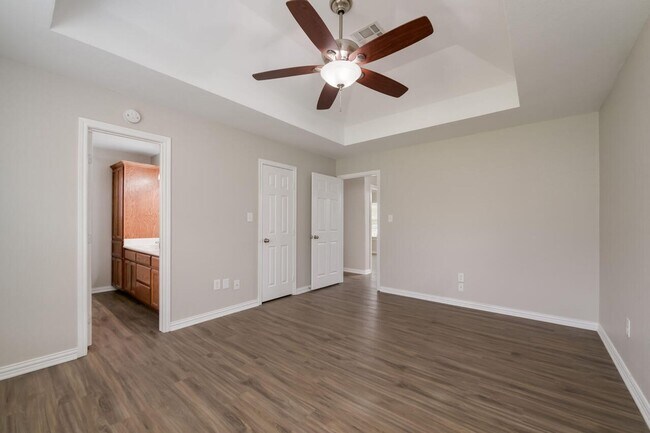 Building Photo - Midway ISD Country Home