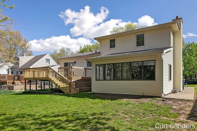 Building Photo - 2513 Longmeadow St NW
