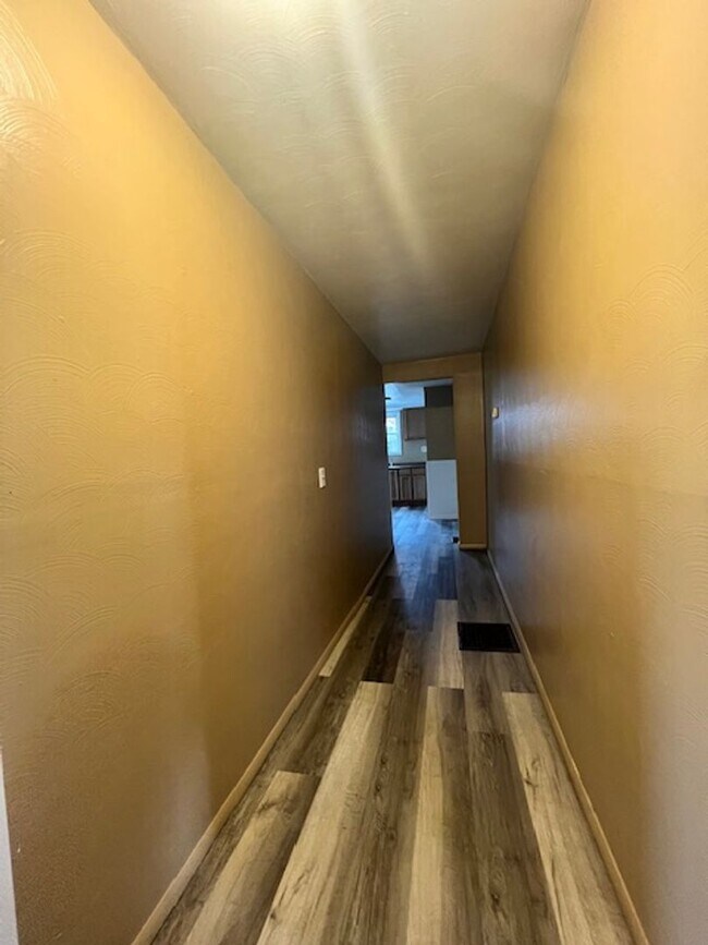 Building Photo - 11 8th St SW