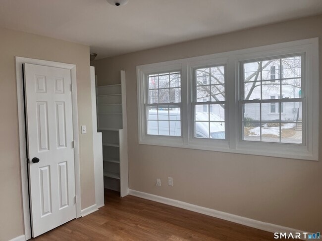 Building Photo - 246 Elm St