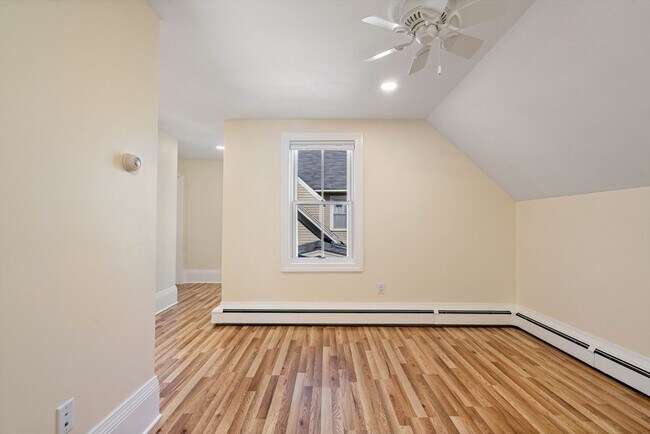 Building Photo - 16 Devens St