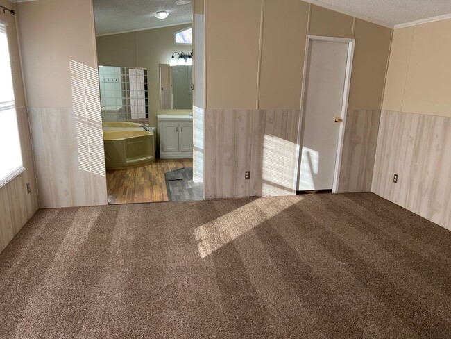 Building Photo - In the KEYS ... Open Floor plan 3 bedroom ...