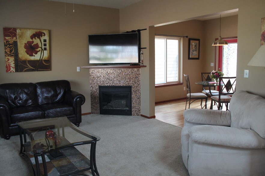 Building Photo - 341 Holland Ave