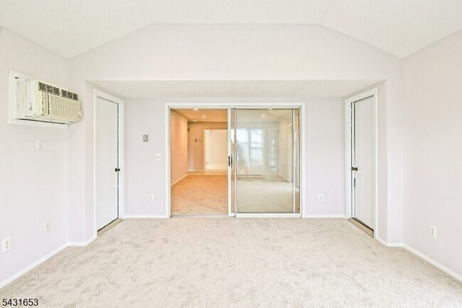 Building Photo - 332C Quinton Dr
