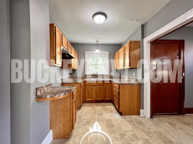 Building Photo - 1308 Thatcher Dr