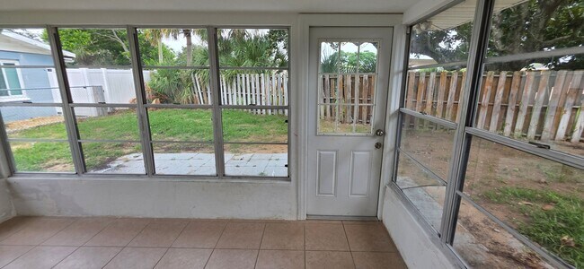 Building Photo - 58 Tropical Dr