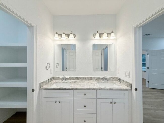 Building Photo - 3353 Country Ln