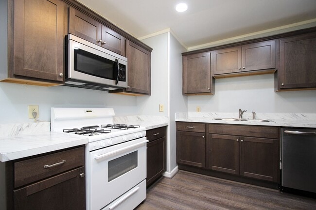 Building Photo - 207 Beverly St