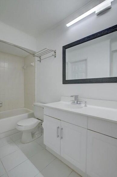 Building Photo - 3040 NE 16th Ave