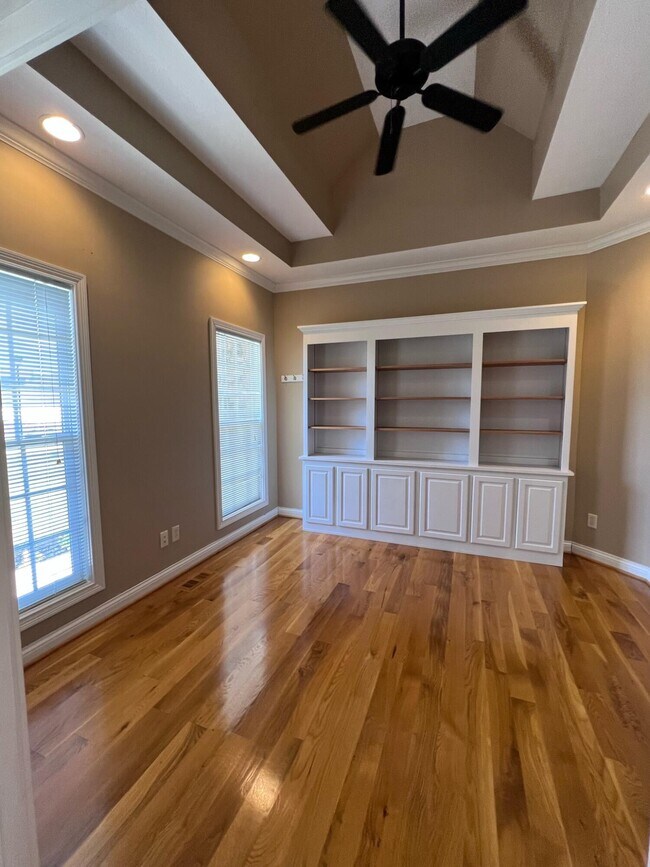 Building Photo - 212 Lakeside Dr