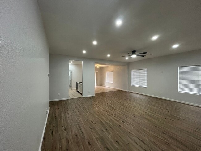 Building Photo - Free November Rent! Beautiful Home in Johnson Ranch! Fully Renovated! Waived Application fee!