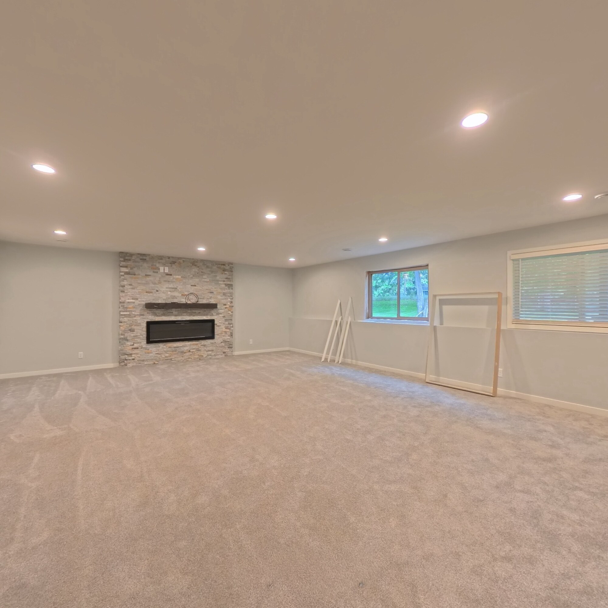 Building Photo - 11956 Castle Rock Ct N