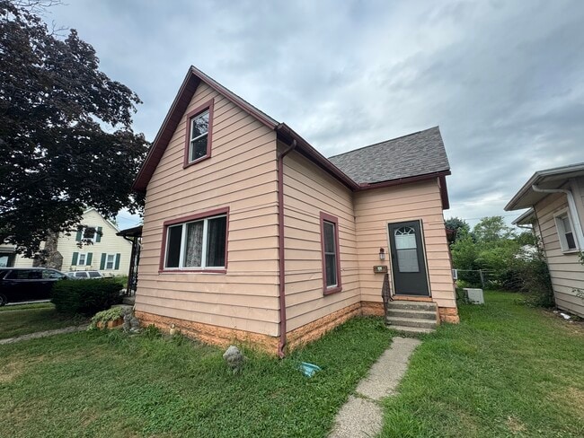 Primary Photo - 1323 S Webster St