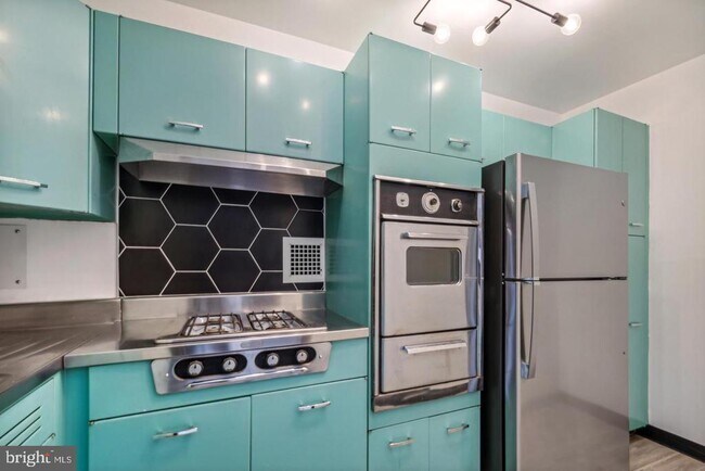 Building Photo - 2401 H St NW