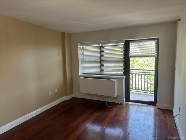 Building Photo - 143-41 84th Dr
