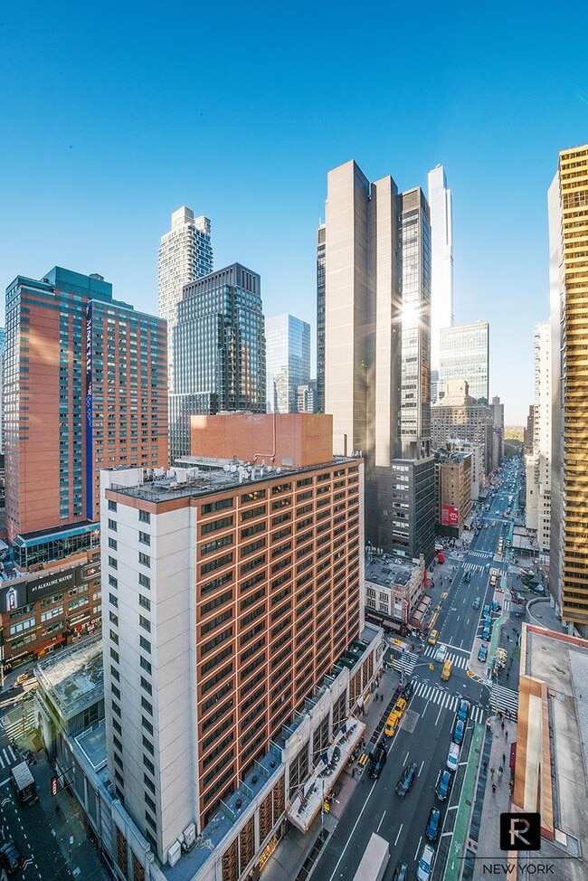 Building Photo - 150 W 51st St