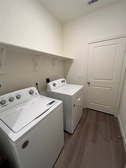 Building Photo - 5903 Grantgrala Dr